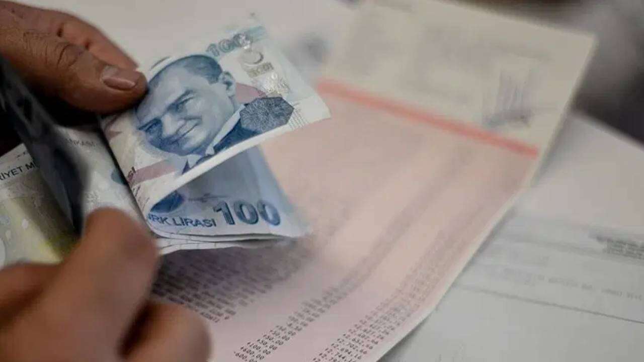 2000–2008 arası sigortalılar dikkat: SGK Uzmanı Özgür Erdursun kademeli emeklilik için o tarihi işaret etti! 8
